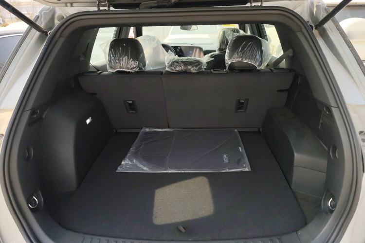 Used Chevrolet Equinox Plus 2024 102km RS Flagship Edition Trunk