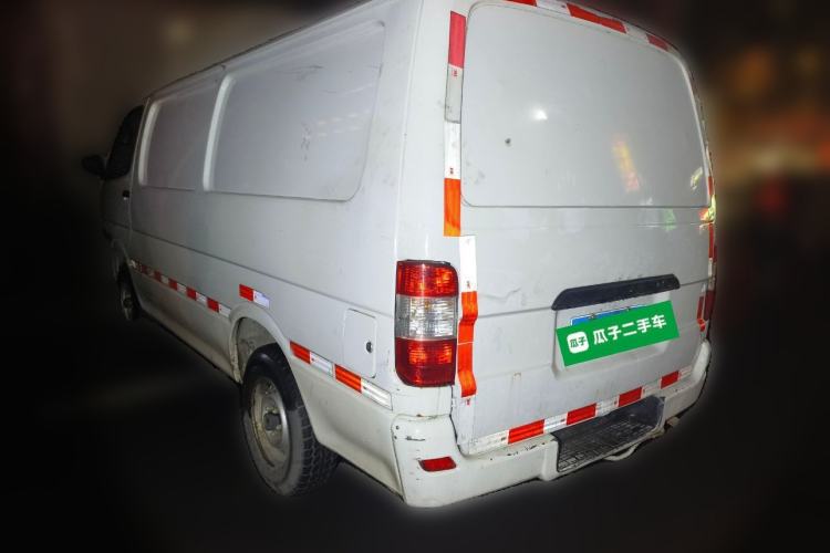 Used Jinbei Hiace 2018 2.0L Fifth-Generation Box Truck Standard Roof 2 Seats 4G21C