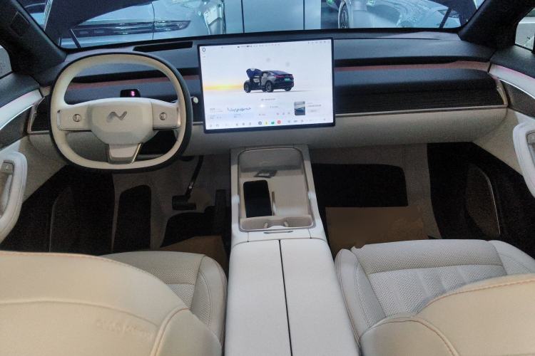 Used ONVO L60 2024 60 kWh Rear-Drive Version Center Console