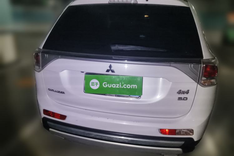 Used Mitsubishi Outlander 2013 2.0L Two-Wheel Drive Sport Navigation Version 5 Seats