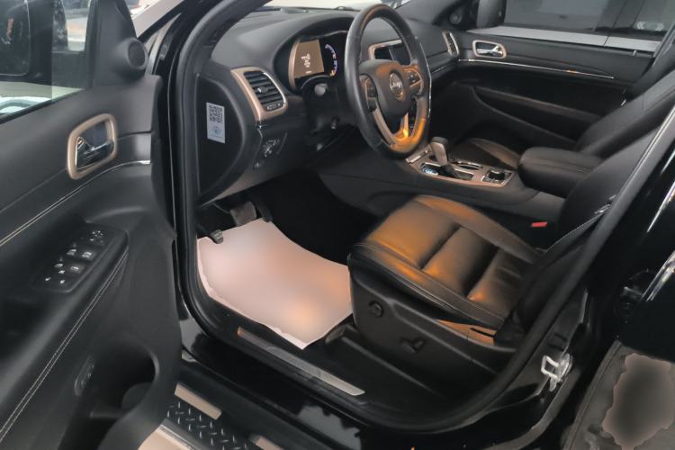 Used Jeep Grand Cherokee 2016 3.0L Comfort Navigation Edition Driver Seat