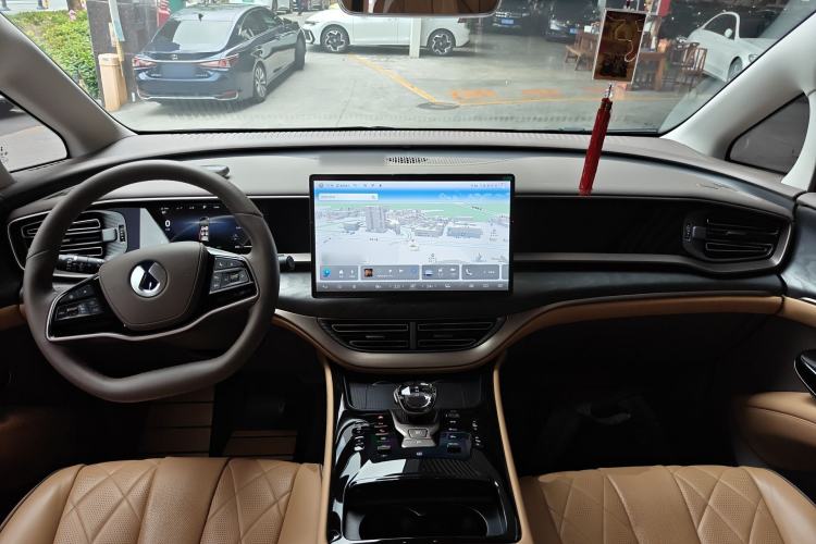 Used Denza D9 2022 DM-i 1040 Prestige Model
