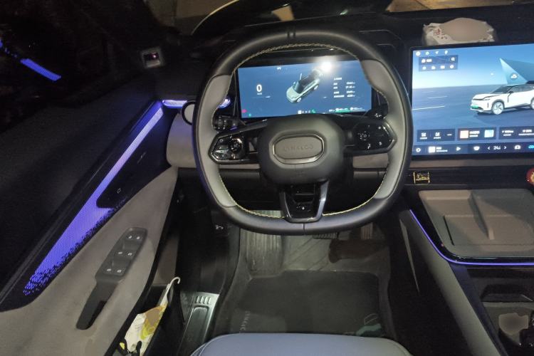 Used Lynk & Co 08 EM-P 2023 120km Long-Range Halo Steering Wheel