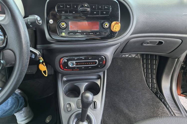 Used smart fortwo 2015 1.0L 52 kW hardtop Dynamic version