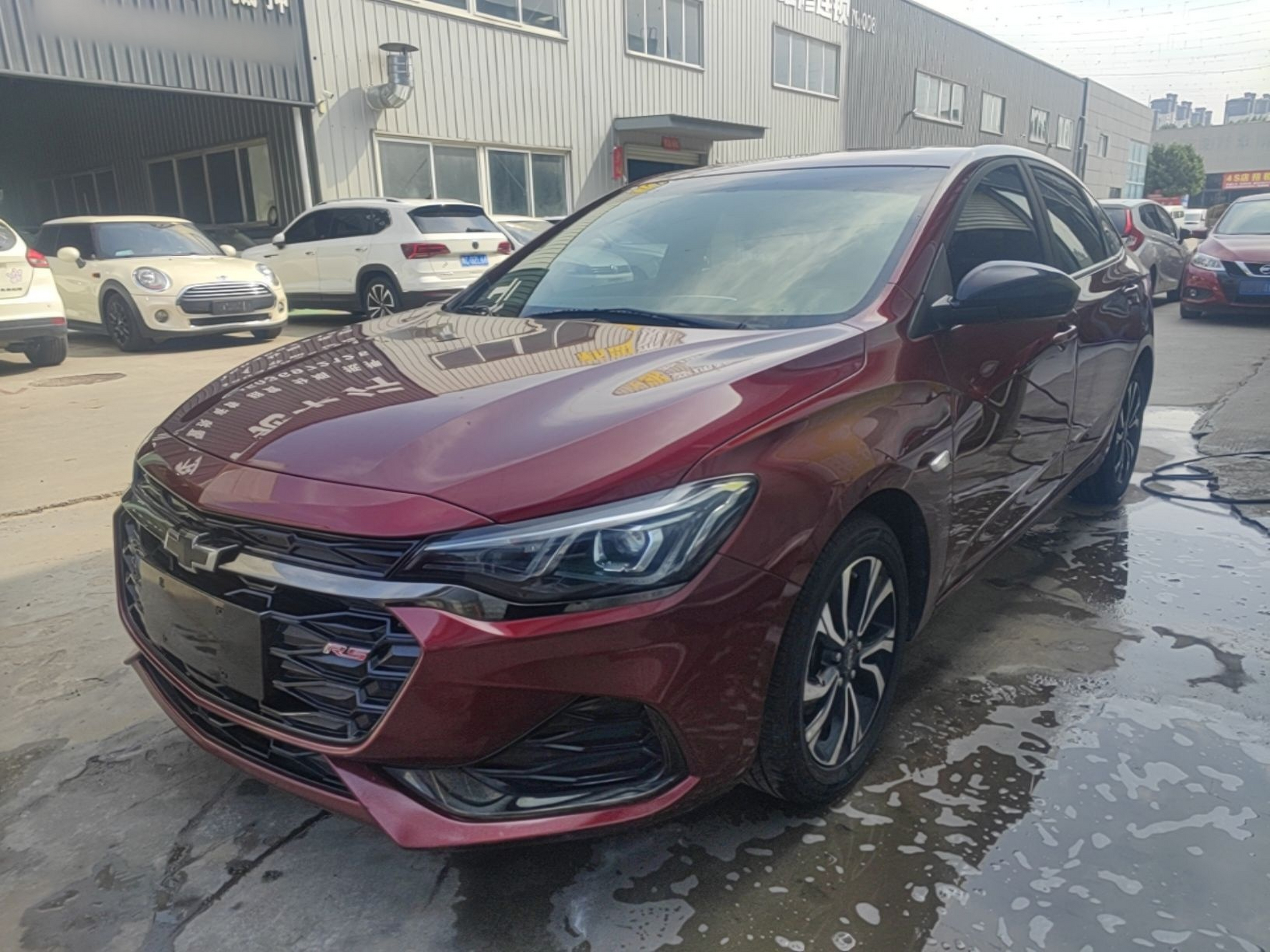 Под передней частью автомобиля