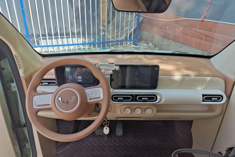 Used Wuling Hongguang MINIEV 2024 3rd Generation 215km Advanced Version
