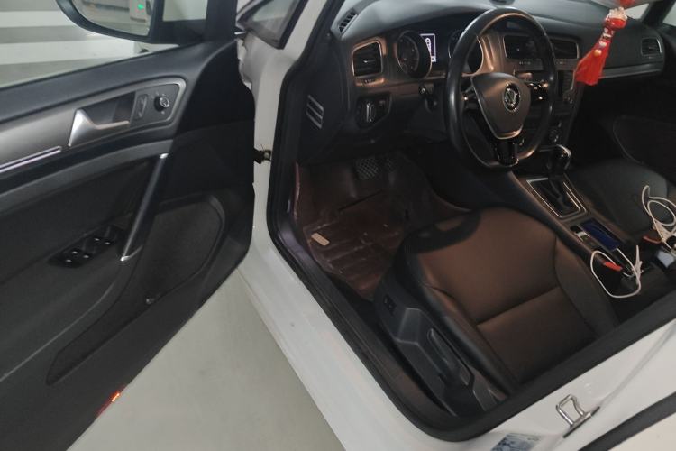 Used Volkswagen Golf 2016 230TSI Automatic Comfort Version
