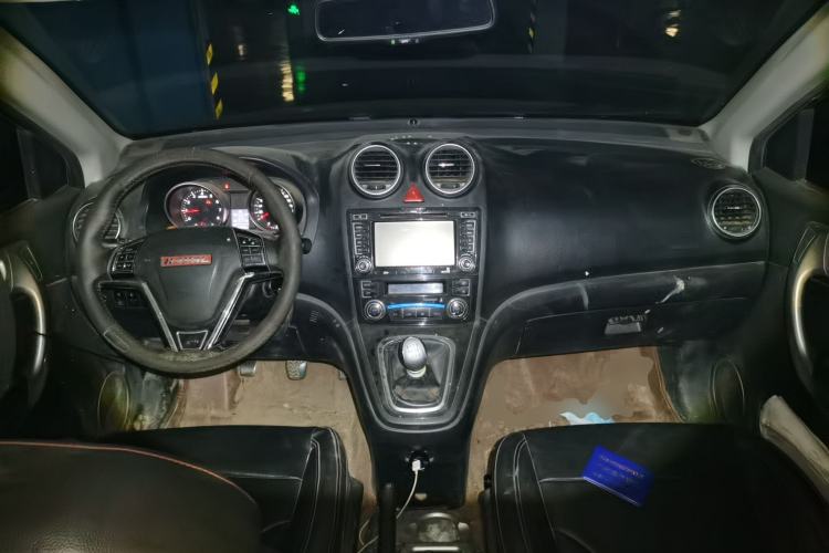 Used Haval H6 2013 Upgraded Model 1.5T Manual Two-Wheel Drive Elite Version Center Console