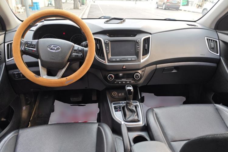 Used Hyundai ix25 2015 1.6L Automatic Two-Wheel-Drive Deluxe DLX Model
