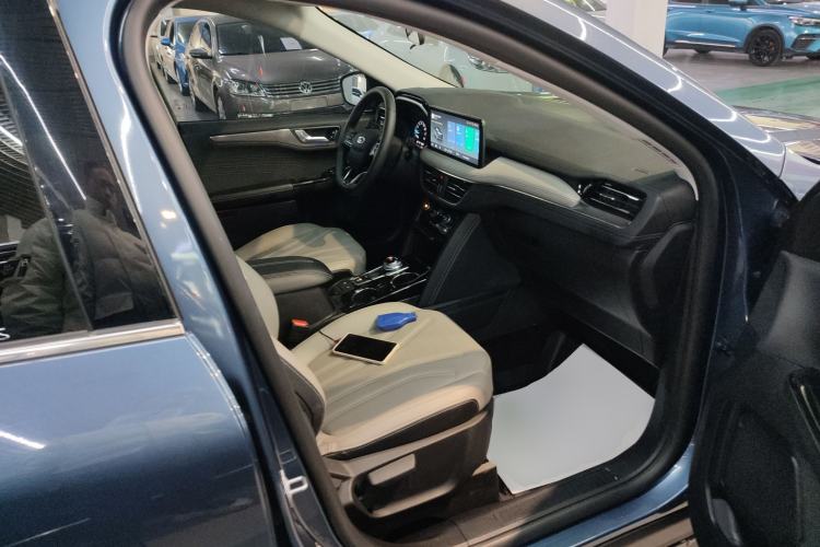 Used Ford Escape 2020 EcoBoost 245 Two-Wheel-Drive Titanium Edition
