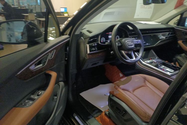 Used Audi Q7 2023 45 TFSI quattro S line Sport model
