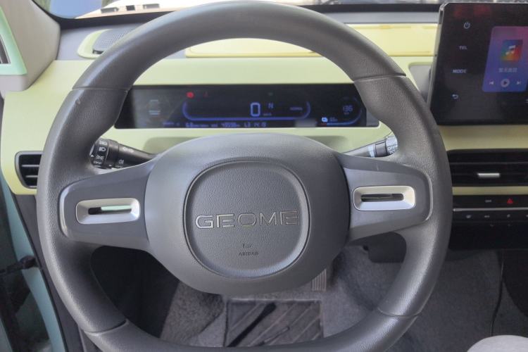 Used Geely Galaxy Panda 2023 Panda Mini 200km Endurance Bear Steering Wheel