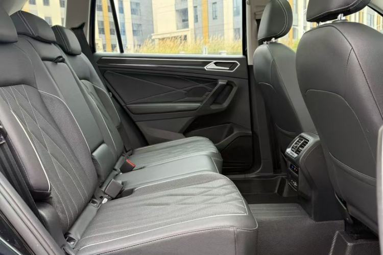 Used Volkswagen Tiguan L 2022 330TSI Automatic Two-Wheel Drive Smart Edition Interior 4