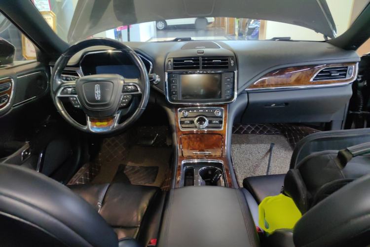 Used Lincoln Continental 2017 3.0T Four-Wheel Drive Prestige Edition Center Console