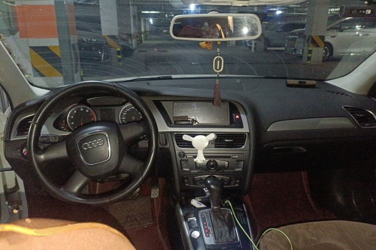 Used Audi A4L 2012 1.8 TFSI Automatic Comfort Model Center Console