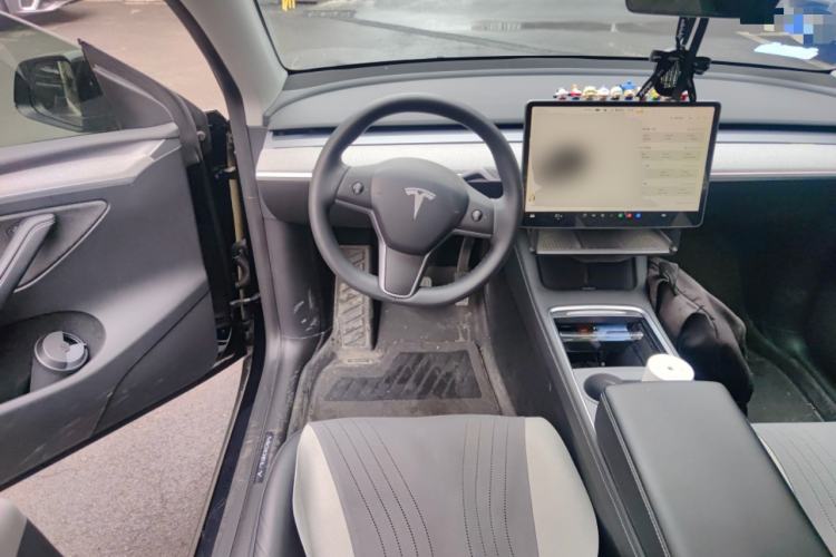 Used Tesla Model Y 2023 Long-Range All-Wheel-Drive Version