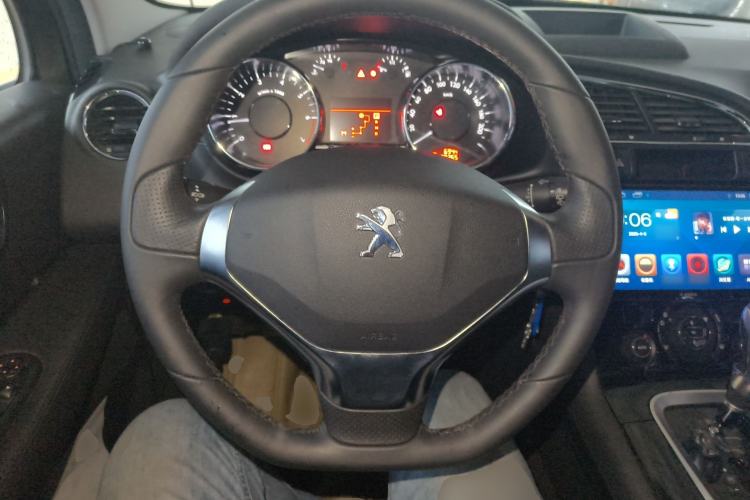 Used Peugeot 3008 2015 1.6THP Automatic Trend Edition Steering Wheel