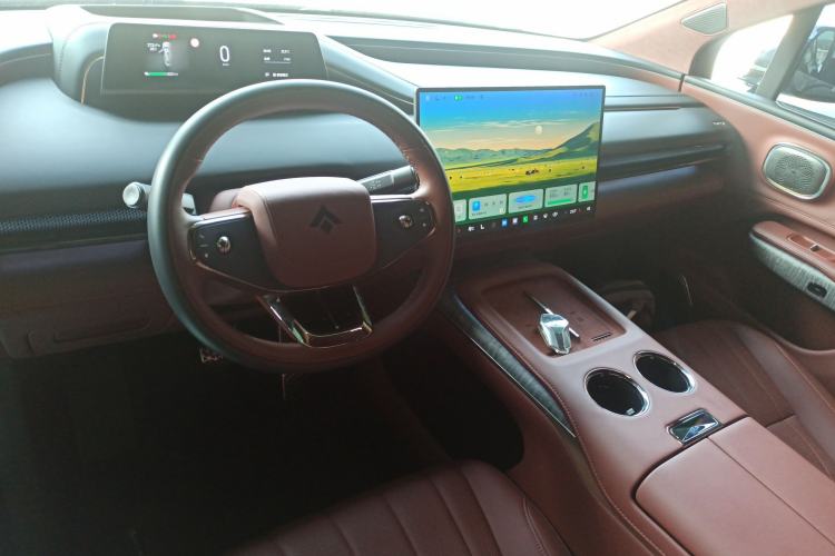 Used Hyptec HL 2025 700 Ultra Six-Seater All-Wheel-Drive LiDAR Version Center Console