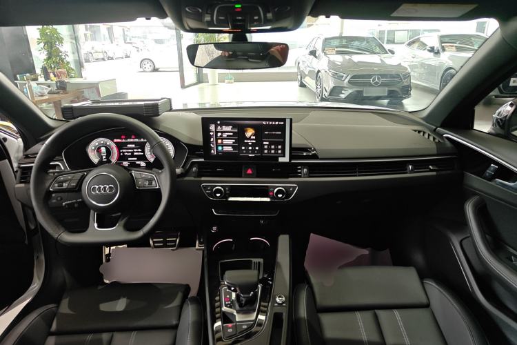 Used Audi A4L 2024 40 TFSI Luxury Dynamic Edition Center Console