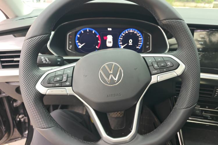 Used Volkswagen Passat 2025 Outstanding Model 330TSI Starry Elite Edition Steering Wheel