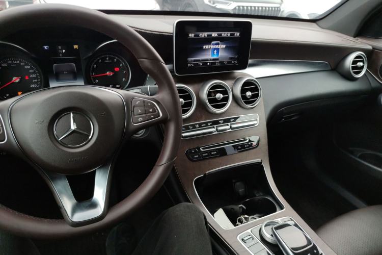 Used Mercedes-Benz GLC 2019 GLC 300 L 4MATIC Dynamic Model Center Console