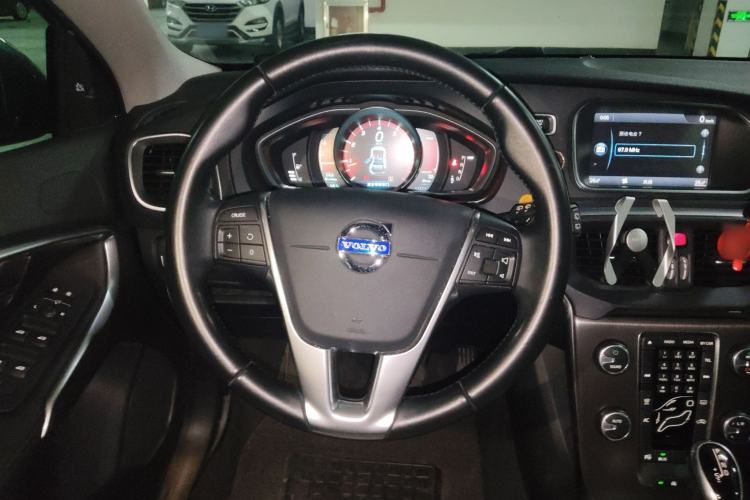 Used Volvo V40 2014 2.0T Zhiya Edition
