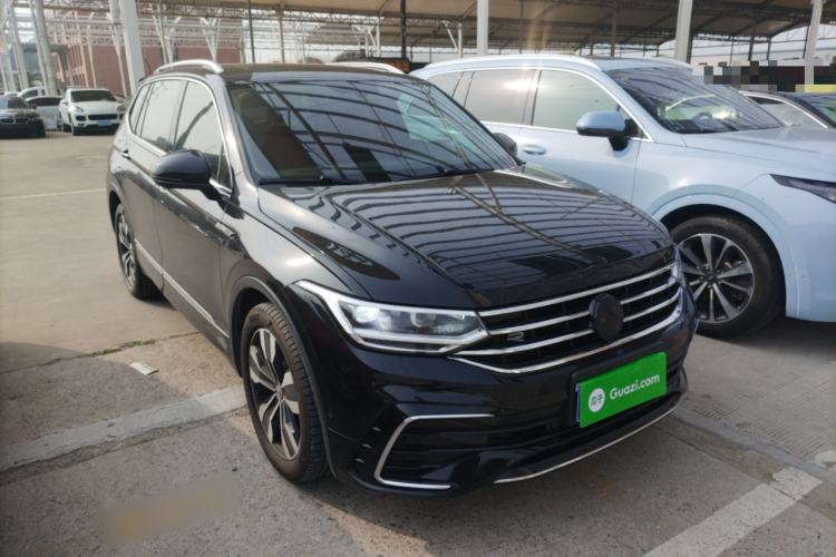 Used Volkswagen Tiguan L 2022 330TSI Automatic Two-Wheel Drive R-Line Enhanced Edition Front Right 45 Deg