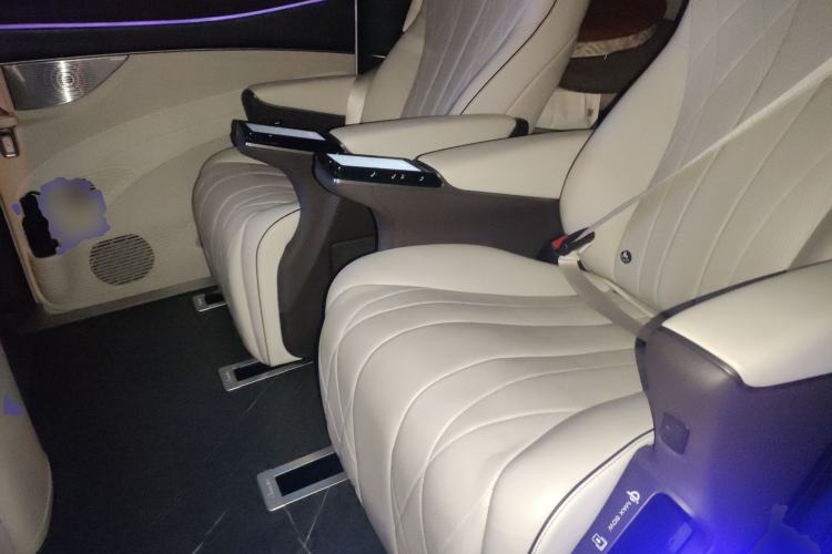 Used Denza D9 2024 DM-i 980 Four-Wheel Drive Flagship Model
