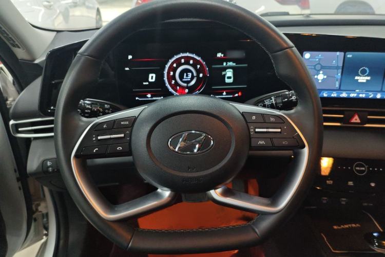 Used Hyundai Elantra 2022 1.5L CVT LUX Prestige Edition
