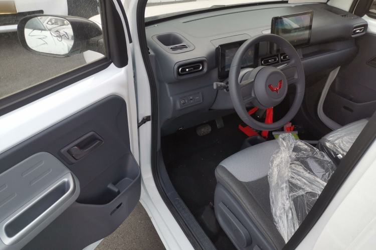 Used Wuling Zhiguang New Energy 2025 Model 305km Ambitious Edition