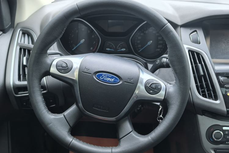 Used Ford Focus 2012 Sedan 1.6L Automatic Fashion Edition Steering Wheel