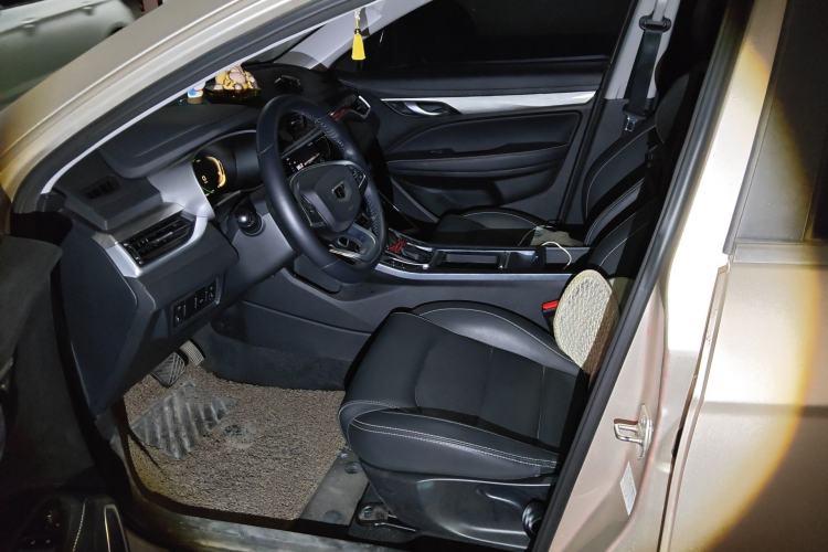 Used Geely Auto Emgrand 2019 Leading Edition 1.5L CVT Upward-Connected Model China VI Standard Left Front Seat