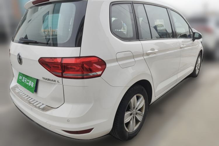 Used Volkswagen Touran 2016 Volkswagen Touran L 280TSI Manual Trend Edition