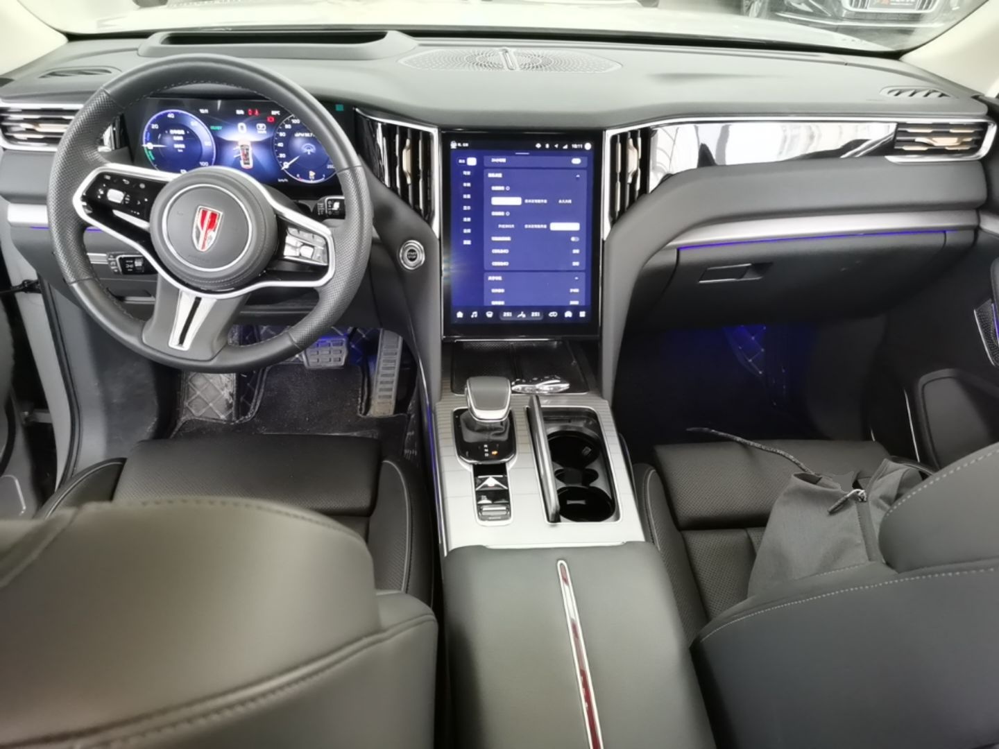 Hongqi HS7 PHEV 2024 2.0T PHEV Four-Wheel-Drive Flagship Edition 6 Seats — снимка 12