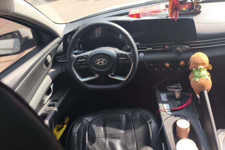 Used Hyundai Elantra 2022 1.5L CVT LUX Prestige Edition
