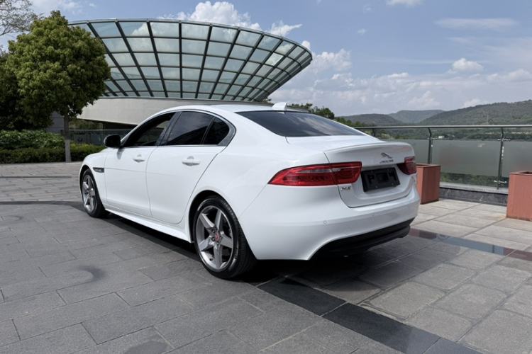 Used Jaguar XE 2017 2.0T 200 PS R-Sport
