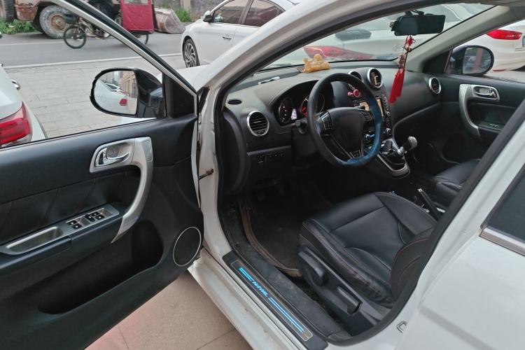 Used Haval H6 2015 Upgraded Model 1.5T Manual Two-Wheel Drive Elite Version Driver Seat