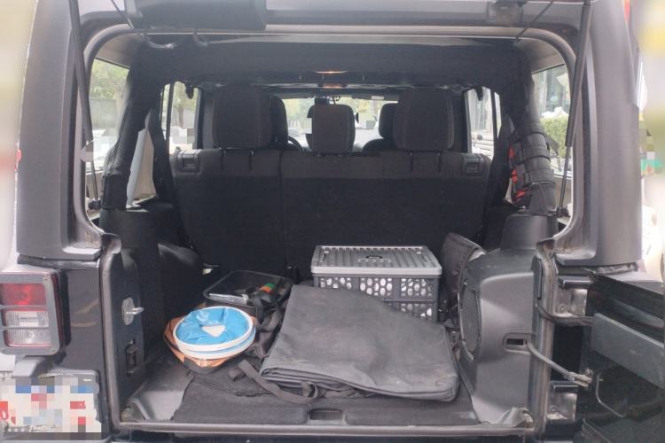 Used Jeep Wrangler 2014 3.0L Sahara Four-Door Edition Trunk