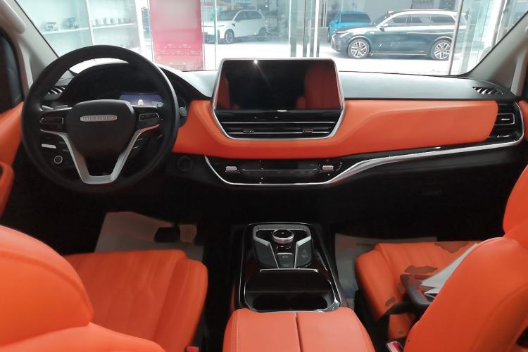 Used SAIC MAXUS G20 2023 Facelifted PLUS 2.0T Gasoline Automatic Luxury Edition