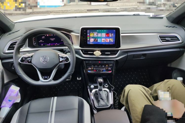 Used Volkswagen T-ROC 2025 Facelifted 300TSI DSG Two-Wheel-Drive Chen Guang Edition Center Console