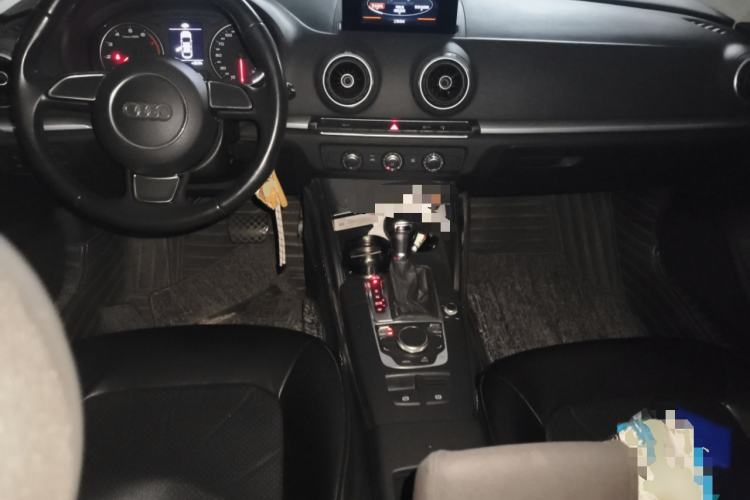 Used Audi A3 2016 Limousine 35 TFSI Ambition Edition Center Console