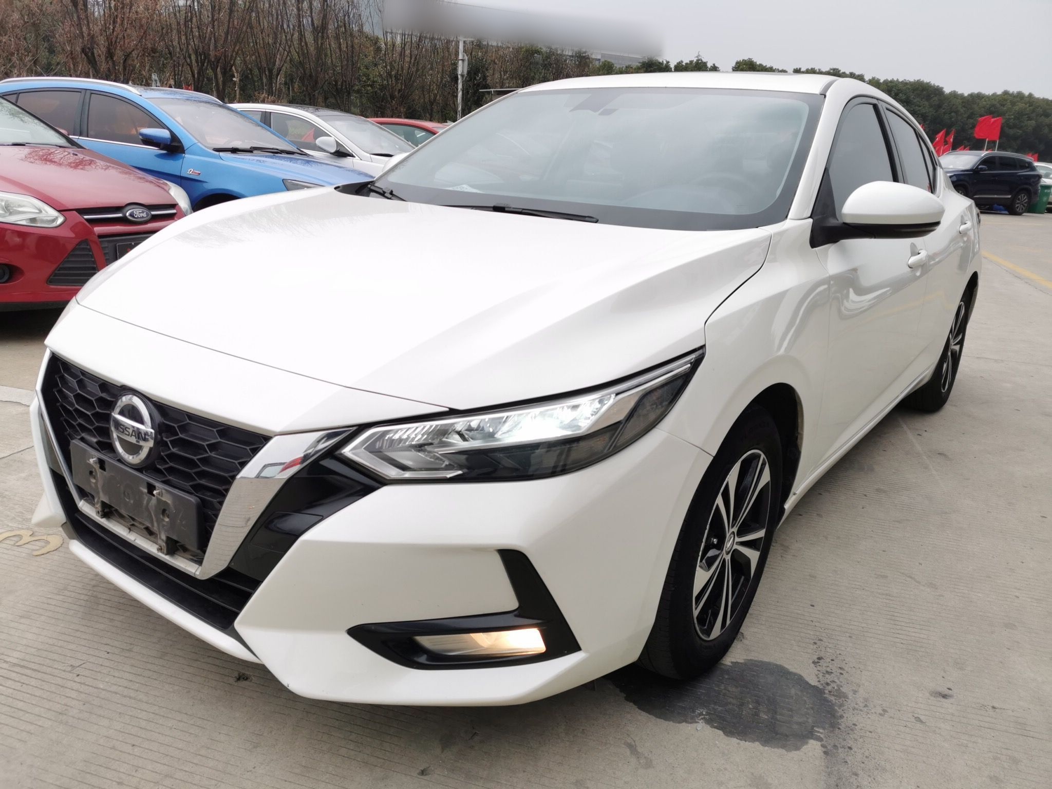 Под передней частью автомобиля