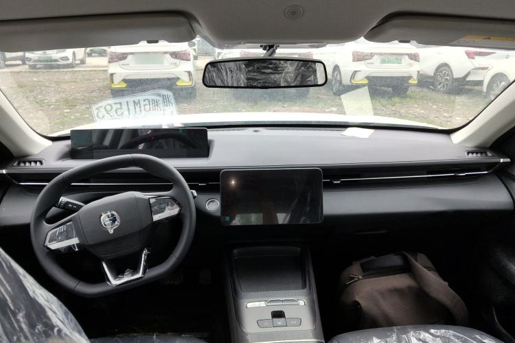 Used CHANGAN OSHAN 520 2025 Standard Edition Center Console