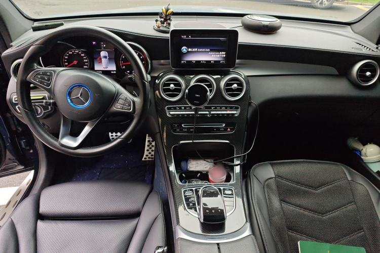 Used Mercedes-Benz GLC 2018 Facelifted GLC 260 4MATIC Dynamic Edition Center Console