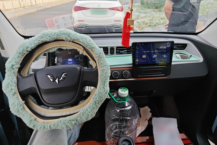 Used Wuling Hongguang MINIEV 2020 Freedom Version Lithium Iron Phosphate Center Console