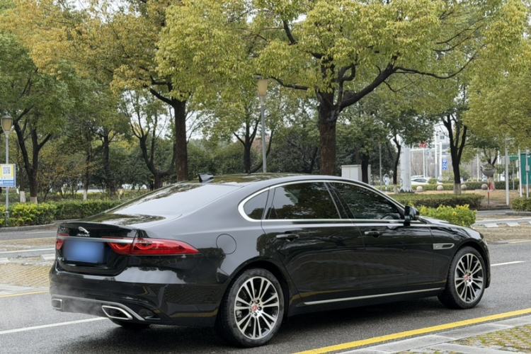 Used Jaguar XFL 2025 Model—2.0T P250, Two-Wheel Drive, Premium Luxury Edition