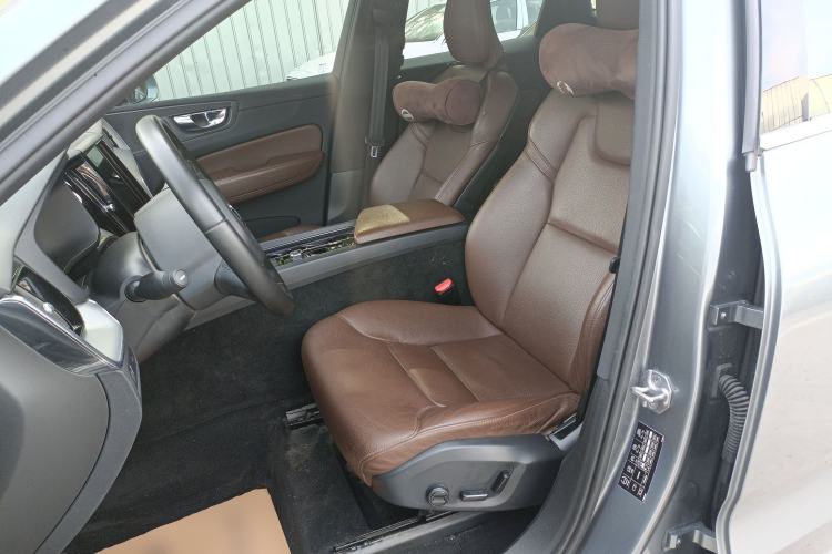 Used Volvo XC60 2021 T5 4x4 Smart Luxury Edition Left Front Seat