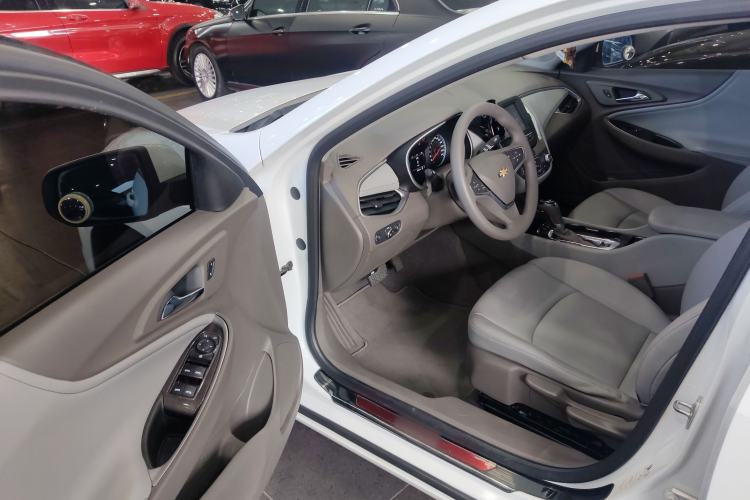 Used Chevrolet Malibu XL 2018 530T Automatic Luxury Edition Driver Seat