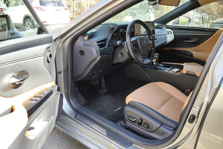 Used Lexus ES 2022 300h Excellence Edition
