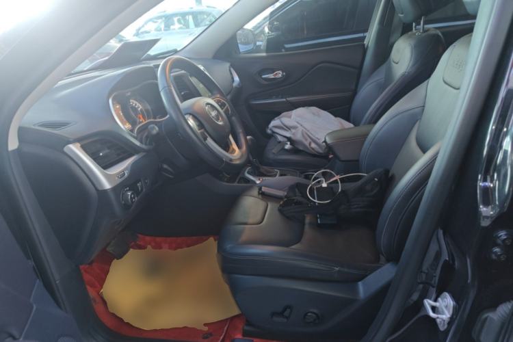 Used Jeep Cherokee 2020 2.0L Two-Wheel Drive Classic Sports Edition